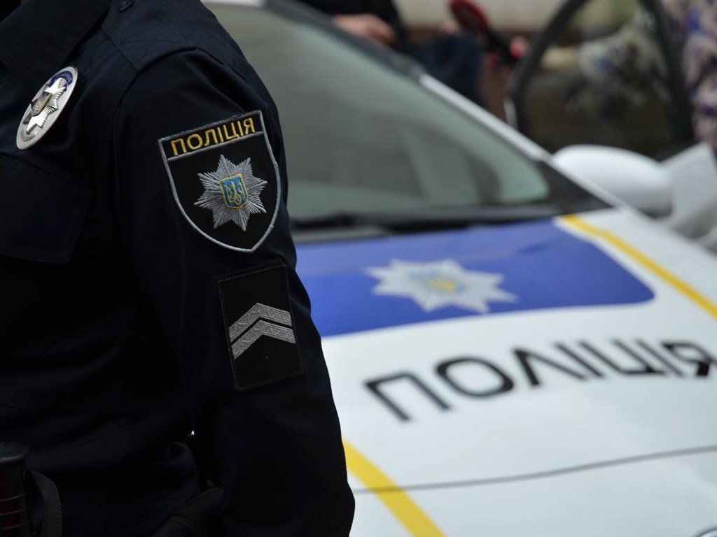 В Киеве полиция предотвратила конфликт на стройке: задержали десятки вооруженных титушек