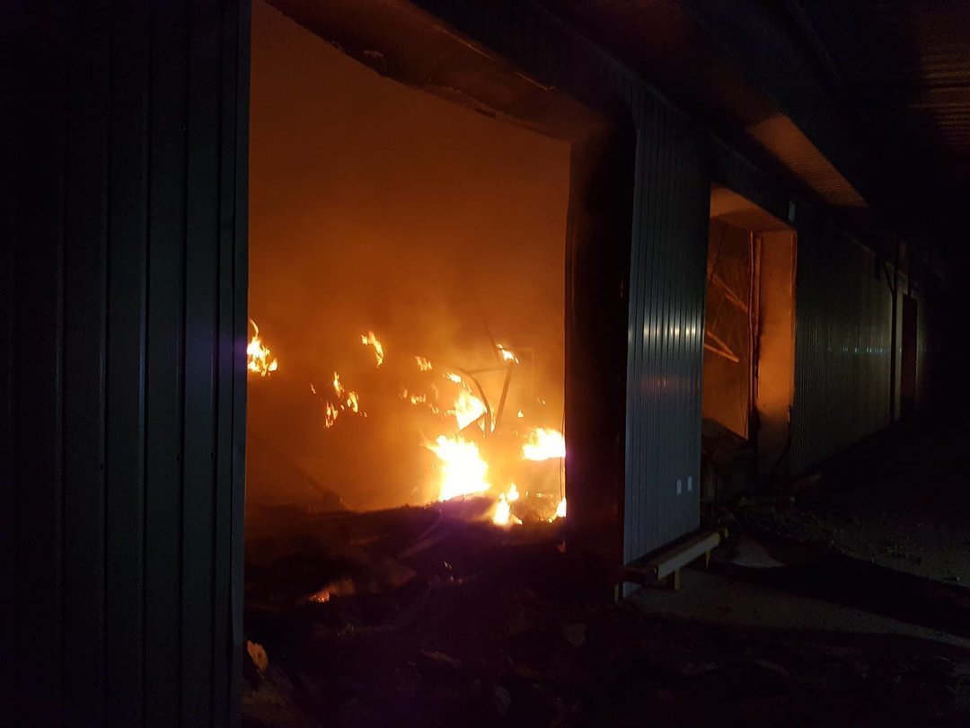 В Мукачево сгорел склад "Новой почты", а в Хмельницком горели киоски на рынке