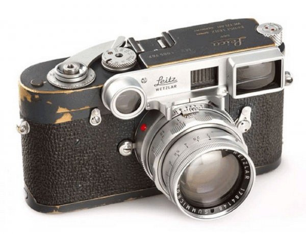 Одну из самых старых фотокамер Leica продали на торгах за $3 млн