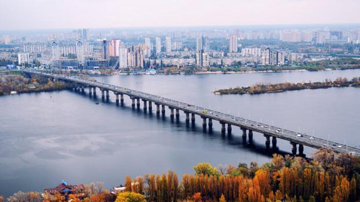 Киевские власти предупреждают о пробках на дорогах в связи с ремонтом столичных мостов