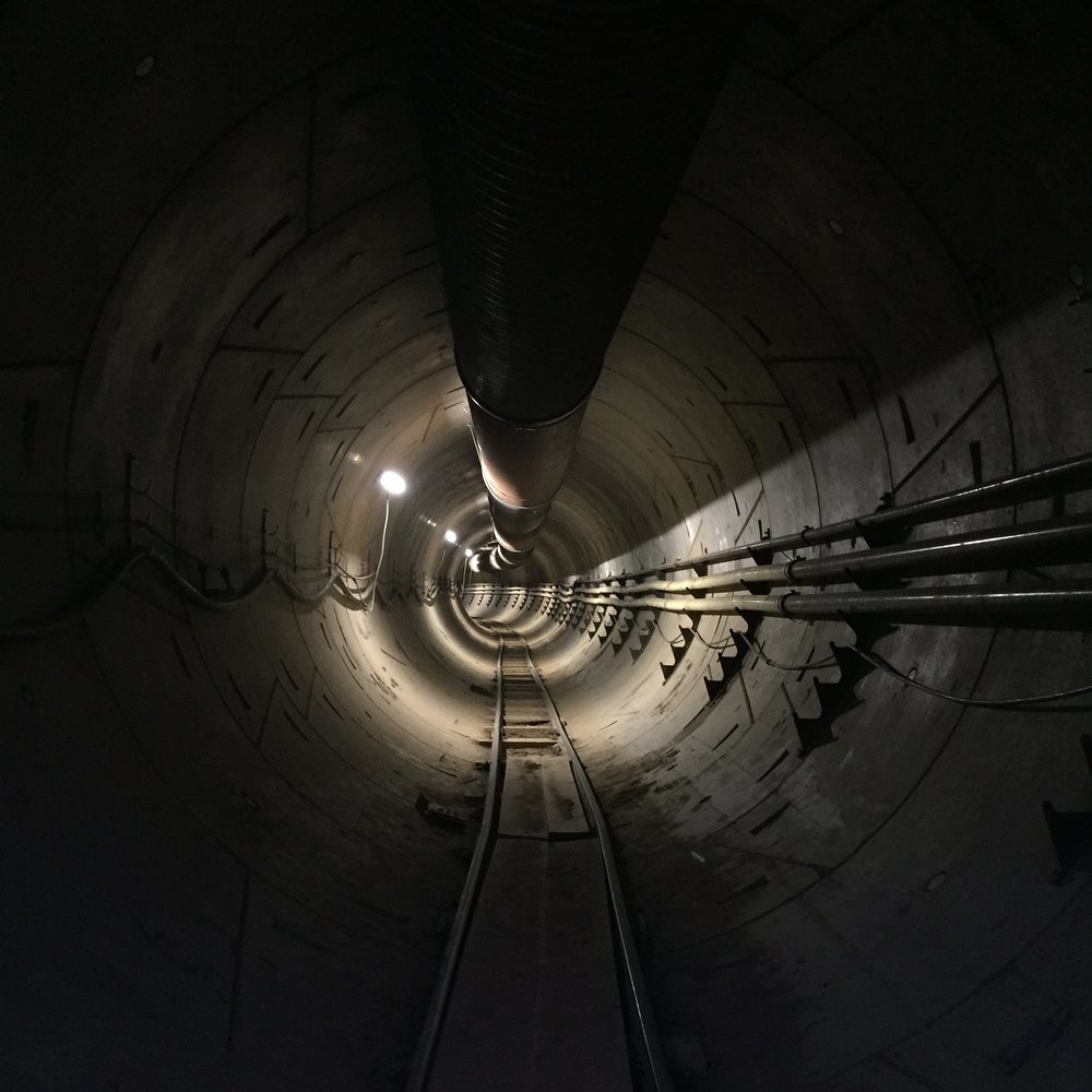 Маск проехался по первому высокоскоростному тоннелю под Лос-Анджелесом