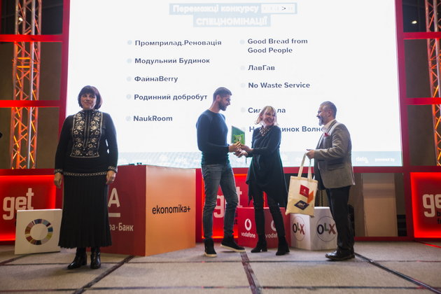 Награду получает Мыкола Стецькив, владелец ягодной фермы ФайнаBerry – Спецноминация.