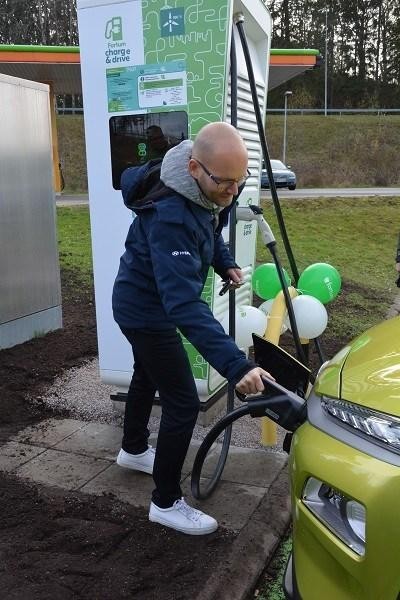 ​Компания «Интерконтрол» начала поставки ультрабыстрых зарядных станций «Hypercharger» в Скандинавию.