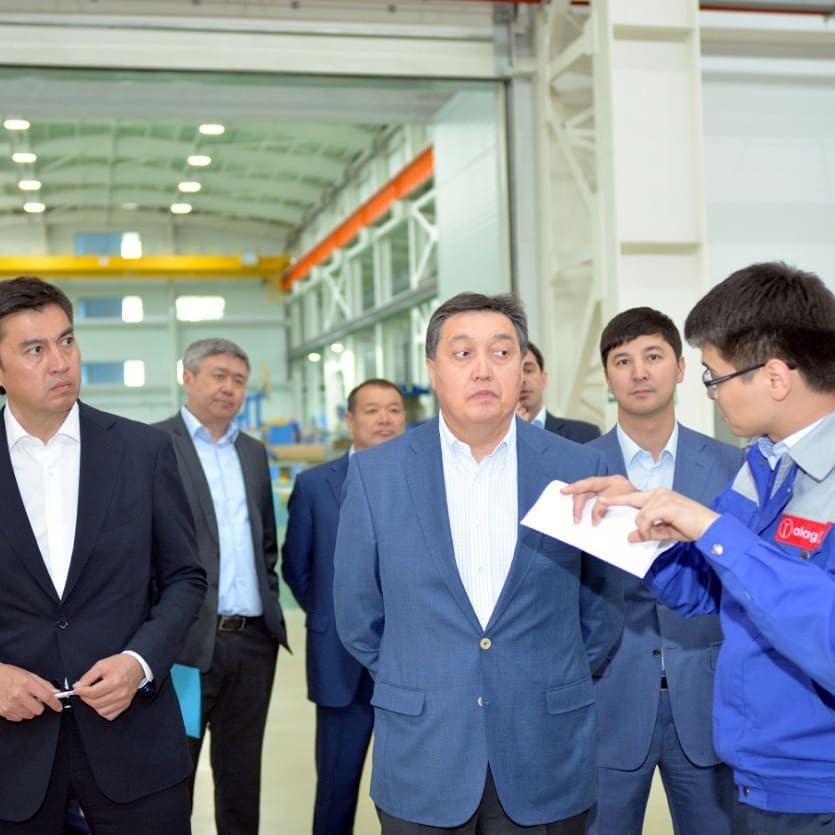 Премьер-министр Аскар Мамин посетил завод «Asia Trafo»