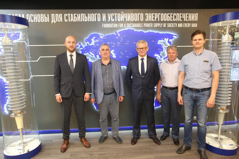 Представители руководства Ленинградской АЭС-2 посетили завод «Изолятор»