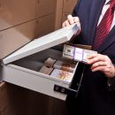 Как уберечь свои деньги на период отпусков: во сколько обойдутся банковские ячейки Как уберечь свои деньги на период отпусков: во сколько обойдутся банковские ячейки