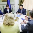 Гройсман с помощью "Укрзализныци" будет бороться с контрабандой древесины Гройсман с помощью "Укрзализныци" будет бороться с контрабандой древесины