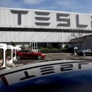 Акционеры Tesla подали в суд на Илона Маска