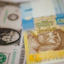 В поддержку гривни: Нацбанк выбросит на рынок еще $100 млн