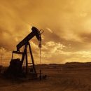 Стоимость нефти возросла на 2% из-за сокращений поставок из США Стоимость нефти возросла на 2% из-за сокращений поставок из США