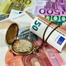 Официальный курс евро поднялся почти на пять рублей Официальный курс евро поднялся почти на пять рублей