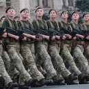 В рядах ВСУ служат 55 тыс. женщин — Порошенко