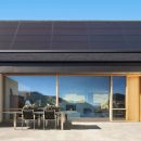 Tesla расформировала отдел продаж ради снижения цены на солнечные панели для домохозяйств Tesla расформировала отдел продаж ради снижения цены на солнечные панели для домохозяйств