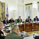 Рада в понедельник рассмотрит введение военного положения в Украине Рада в понедельник рассмотрит введение военного положения в Украине